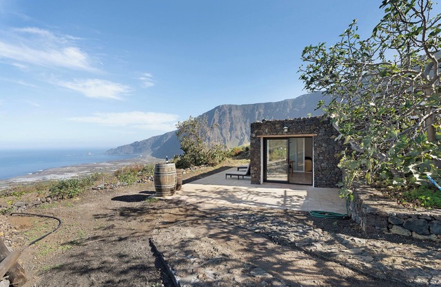 Holiday Home 'Apartamento El Moral' with Sea View, Private Terrace and Wi-Fi