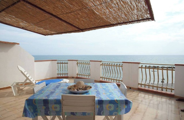 Holiday Home 'Appartamento B - Le Terrazze' with Sea View, Wi-Fi and Air Conditioning