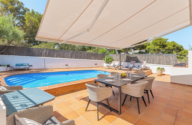 Holiday Home 'Ca Na Luisa' with Sea View, Wi-Fi and Air Conditioning