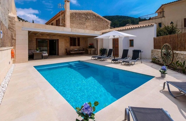 Holiday Home Can Tianet with Mountain View, Pool, Wi-Fi & Terrace