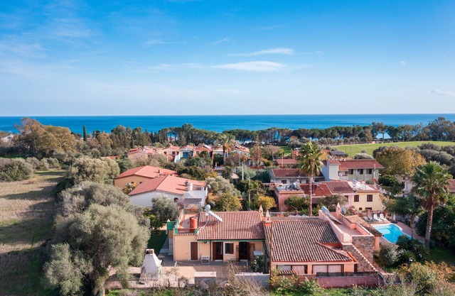 Holiday Home 'Casa Alva' with Private Terrace, Wi-Fi and Air Conditioning