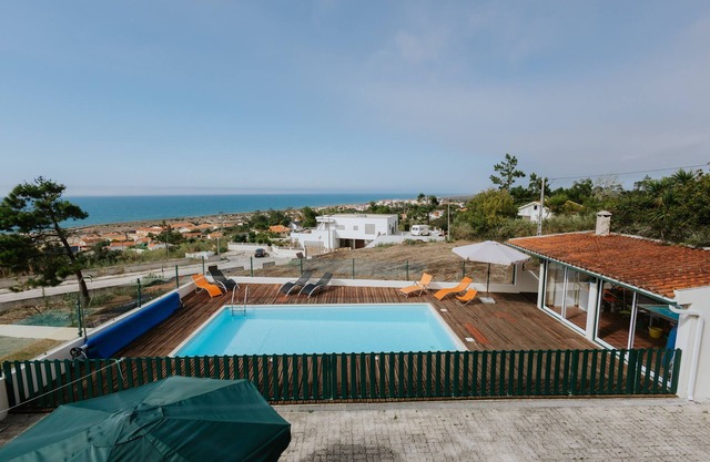 Holiday Home 'Casa Das Camarinhas' with Sea View, Private Pool and Wi-Fi