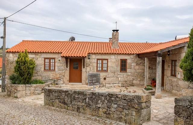 Holiday Home 'Casa Da Calçada - Turismo Sortelha' with Private Terrace, Wi-Fi and Air Conditioning