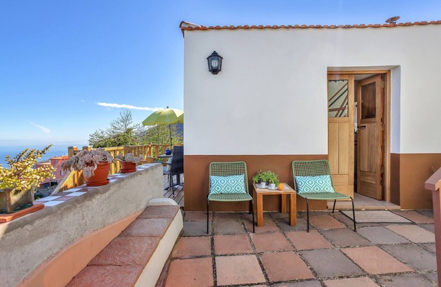 Holiday Home Casa de Teja with Sea View, Mountain View, Wi-Fi, Terrace & Garden; Pet-friendly