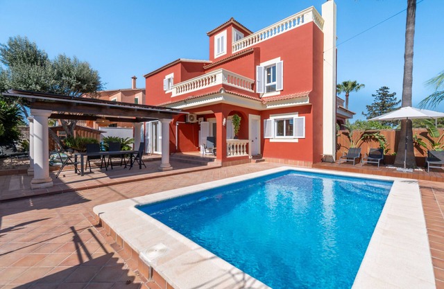 Holiday Home 'Casa de Tina' with Private Pool, Wi-Fi and Air Conditioning