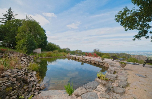 Holiday Home 'Charmante Et Élégante Ferme Rénovée' with Lake View, Shared Pool and Wi-Fi