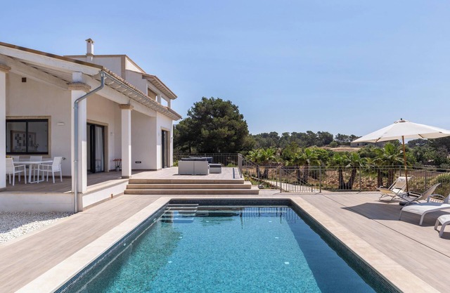 Holiday Home Colonies with Sea View, Private Pool, Terrace, A/C & Wi-Fi