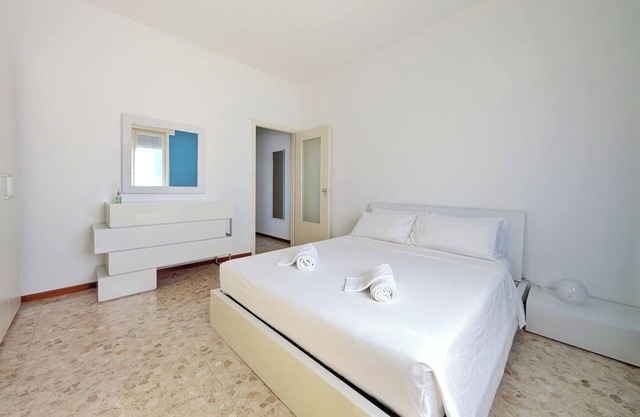 [Holiday Home Crema]