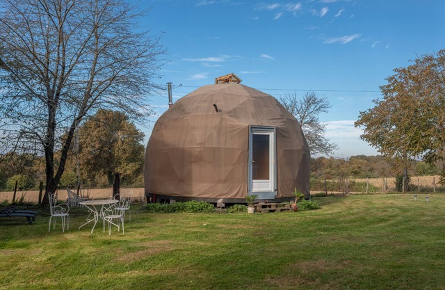 Holiday Home 'Dôme Géodésique Insolite Confort' with Private Garden and Wi-Fi