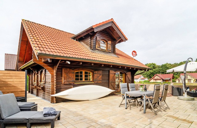 Holiday Home 'Das Alpenhaus An Der Ems' with Lake View, Private Terrace and Wi-Fi