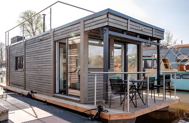 Holiday Home 'Dein Hausboot Wilma In Hamburg' with Private Terrace and Wi-Fi
