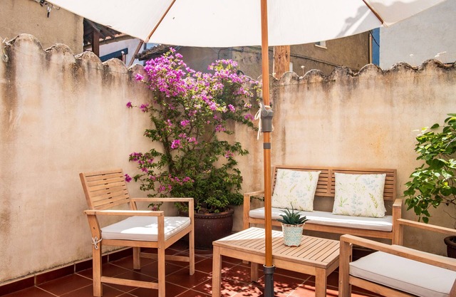 Holiday Home 'El Cabildo' with Private Patio and Wi-Fi