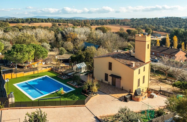 Holiday Home 'Masia Can Divi' with Mountain Views, Wi-Fi and Air Conditioning