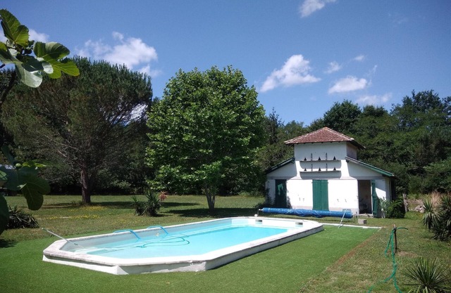 Holiday Home 'Gîte 2ch 2sdb Piscine 20min Plages' with Shared Pool