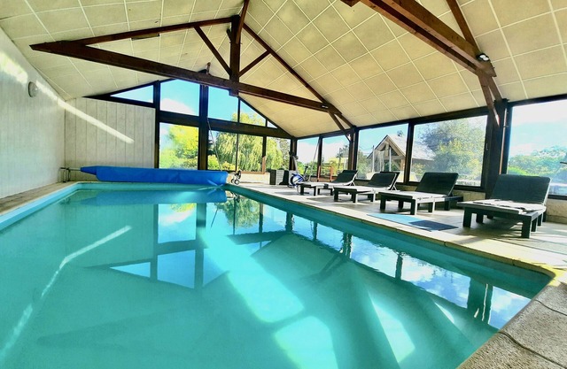 Holiday Home 'Gîte Bleu Pour 14 Personnes' with Private Terrace and Wi-Fi
