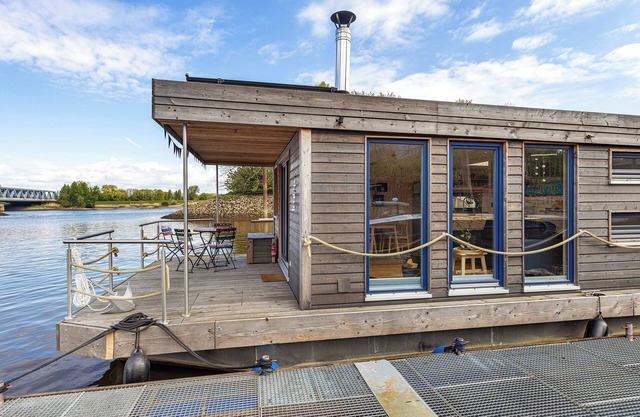 Holiday Home 'Hochwertiges Hausboot Ahoi, Kamin' with Private Terrace and Wi-Fi