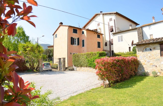 Holiday Home in Pescaglia near Tuscan Vineyards