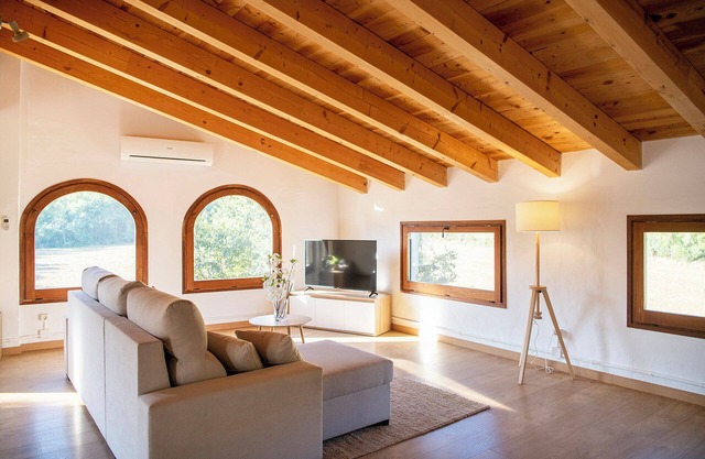 Holiday Home 'L'Altell' with Mountain Views, Wi-Fi and Air Conditioning