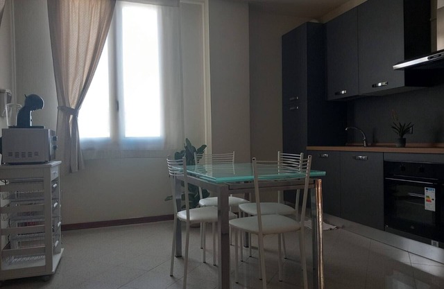 Holiday Home 'La Casa Di Leo' with Balcony, Wi-Fi and Air Conditioning