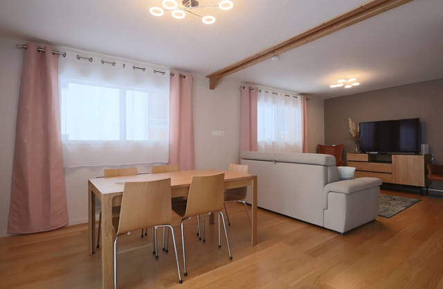 Holiday Home 'La Petite Montille' with Mountain View and Wi-Fi