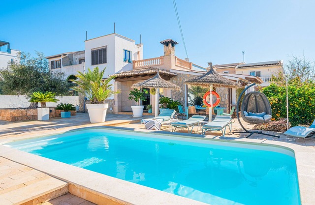 Holiday Home 'La Playita' with Sea View, Pool, Garden & Wi-Fi
