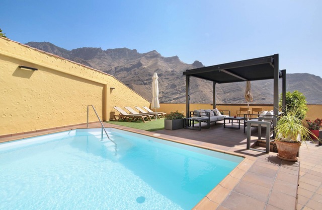 Holiday Home 'La Suerte' with Sea View, Wi-Fi and Air Conditioning