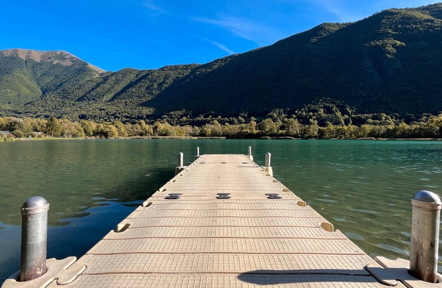 Holiday Home 'Les Rives Du Lac Valbonnais' with Lake View, Private Garden and Wi-Fi