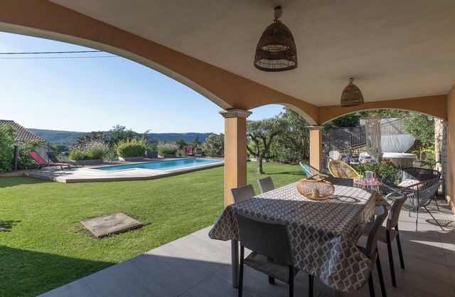 Holiday Home "Logement Spacieux Agréable" with Mountain View, Private Pool & Wi-Fi