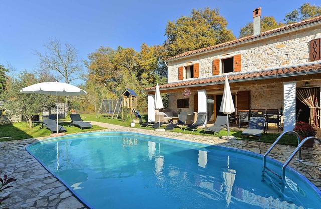 Holiday home mit Klimaanlage und Außenpool