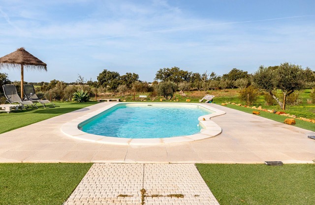 Holiday Home 'Monte Da Masmorra De Baixo- Alecrim' with Shared Pool, Shared Garden and Wi-Fi