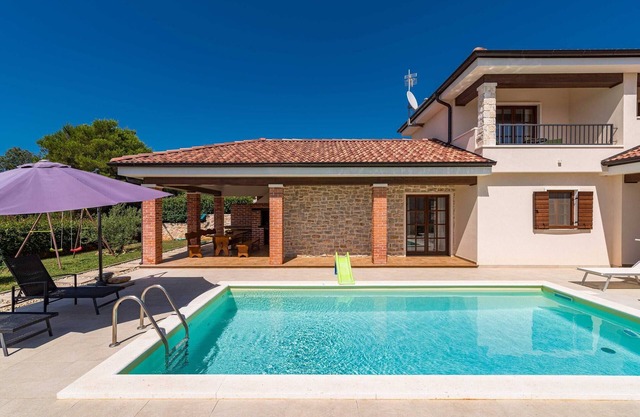 Holiday Home Muline - four bedroom house with a swimming pool