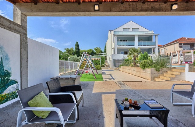 Holiday home Neven, (15745), Okrug Donji, hr