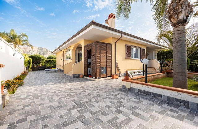 Holiday Home 'Ohana' with Sea View, Wi-Fi and Air Conditioning