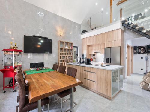Holiday Home Party & Friends Villa by Interhome