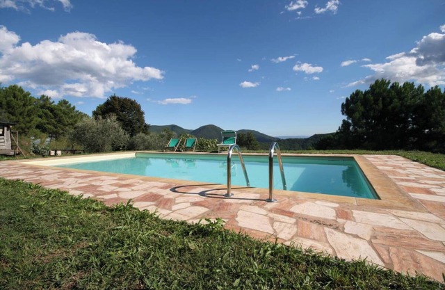 Holiday Home 'Podere Al Basso' with Private Pool, Private Garden and Wi-Fi