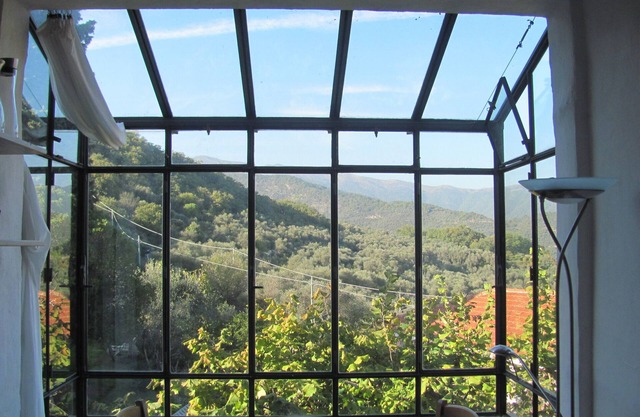 Holiday Home 'Romantisches Casa Limone' with Sea View, Private Terrace and Wi-Fi