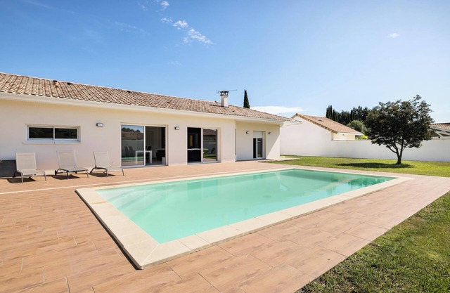 Holiday Home 'Villa Lumière Ychoux' with Pool & Wi-Fi