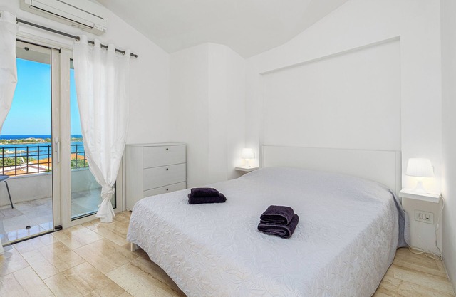 Holiday Home 'Villa Smeraldina' with Sea View, Wi-Fi and Air Conditioning