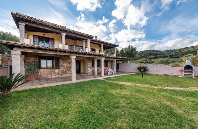 Holiday home with barbecue