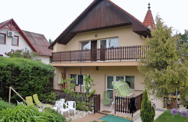 Holiday home with barbecue and garden furniture