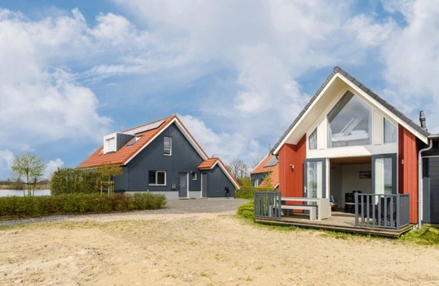 Holiday home with garden near Tjeukermeer