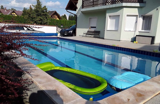 Holiday home with an outdoor pool on the shore
