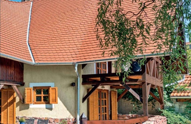 Holiday home with a huge plot of land and a view of the lake