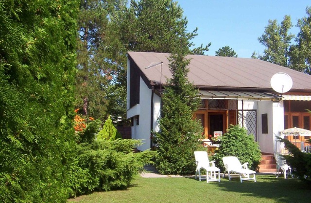 Holiday home with large, well-tended garden