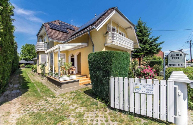 Holiday home with pool and air conditioning