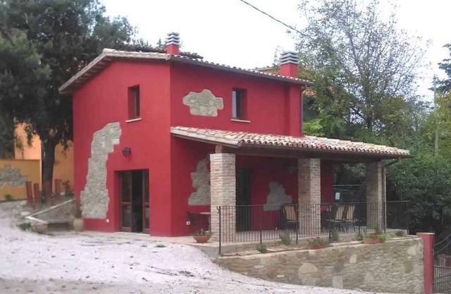 Holiday home with pool suitable for families and groups