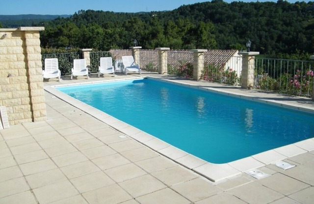 Holiday home with swimming pool on the Escafoulin domain