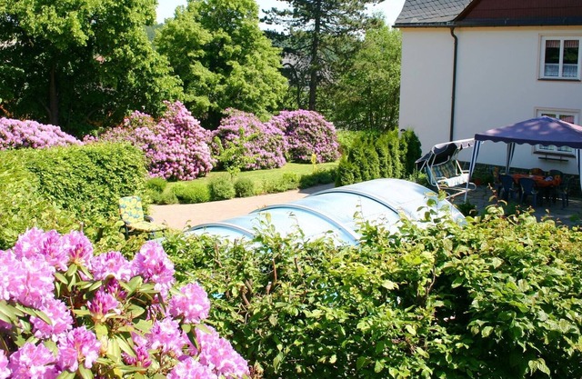 Holiday homes for two people, with a swimming pool, in the Ore Mountains.