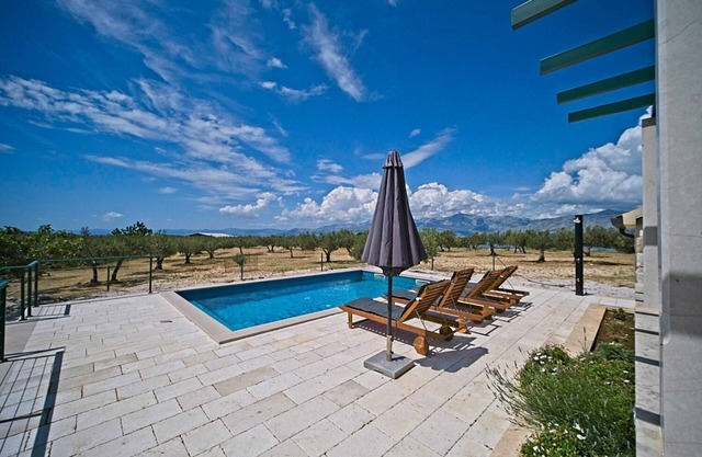 Holiday house Diana - pool and terrace: - Pucisca, Island Brac, Croatia