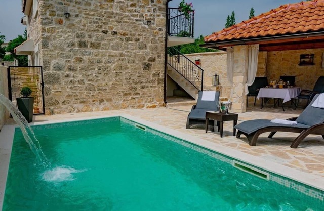 Holiday house Drnis for 1 - 5 persons with 2 bedrooms - Holiday house